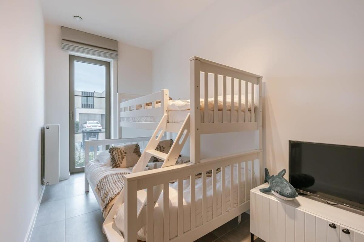 Brand New Pet Friendly With Parking