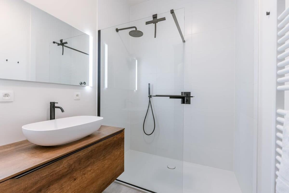 Brand New Pet Friendly With Parking Appartement