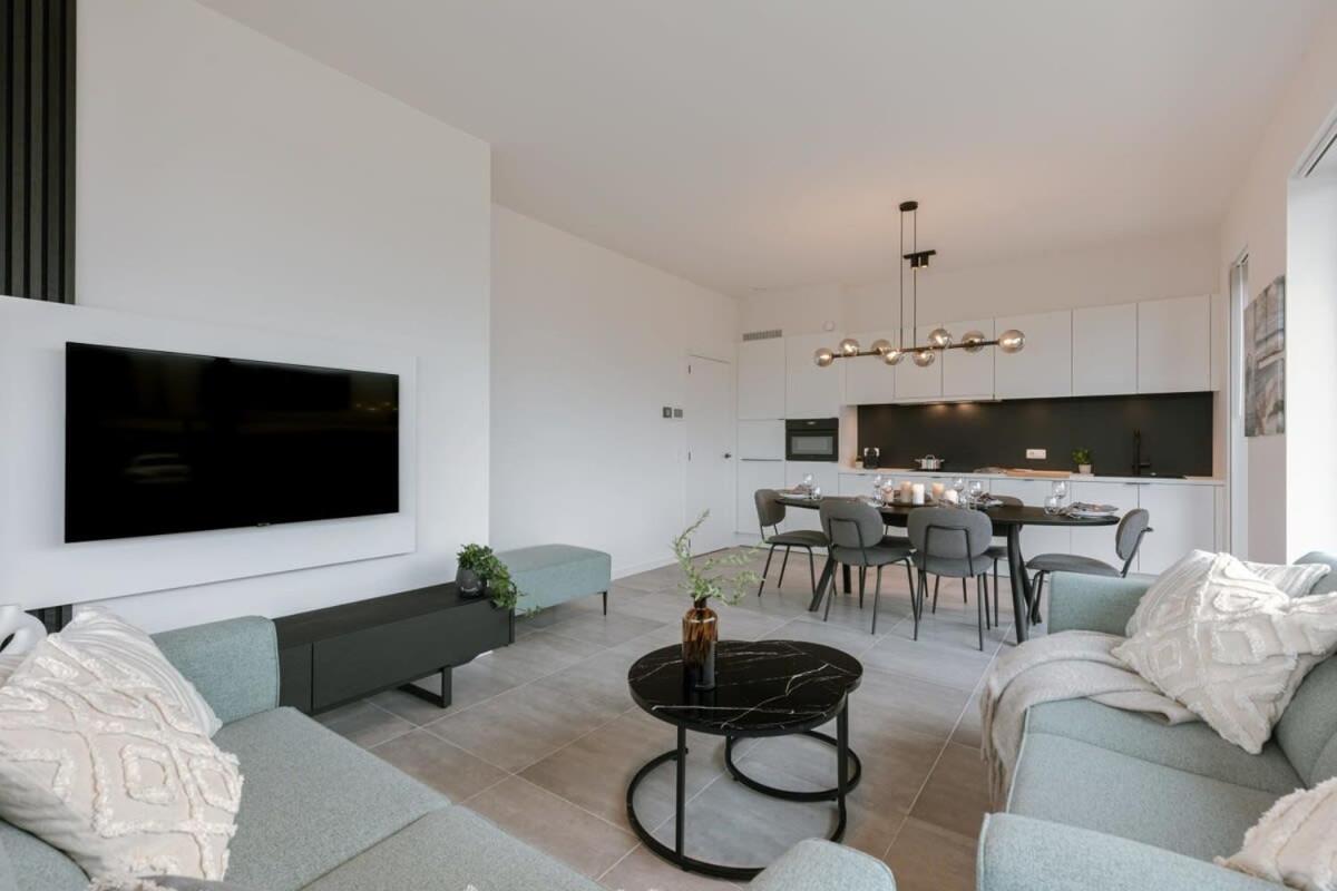 Brand New Pet Friendly With Parking Appartement *