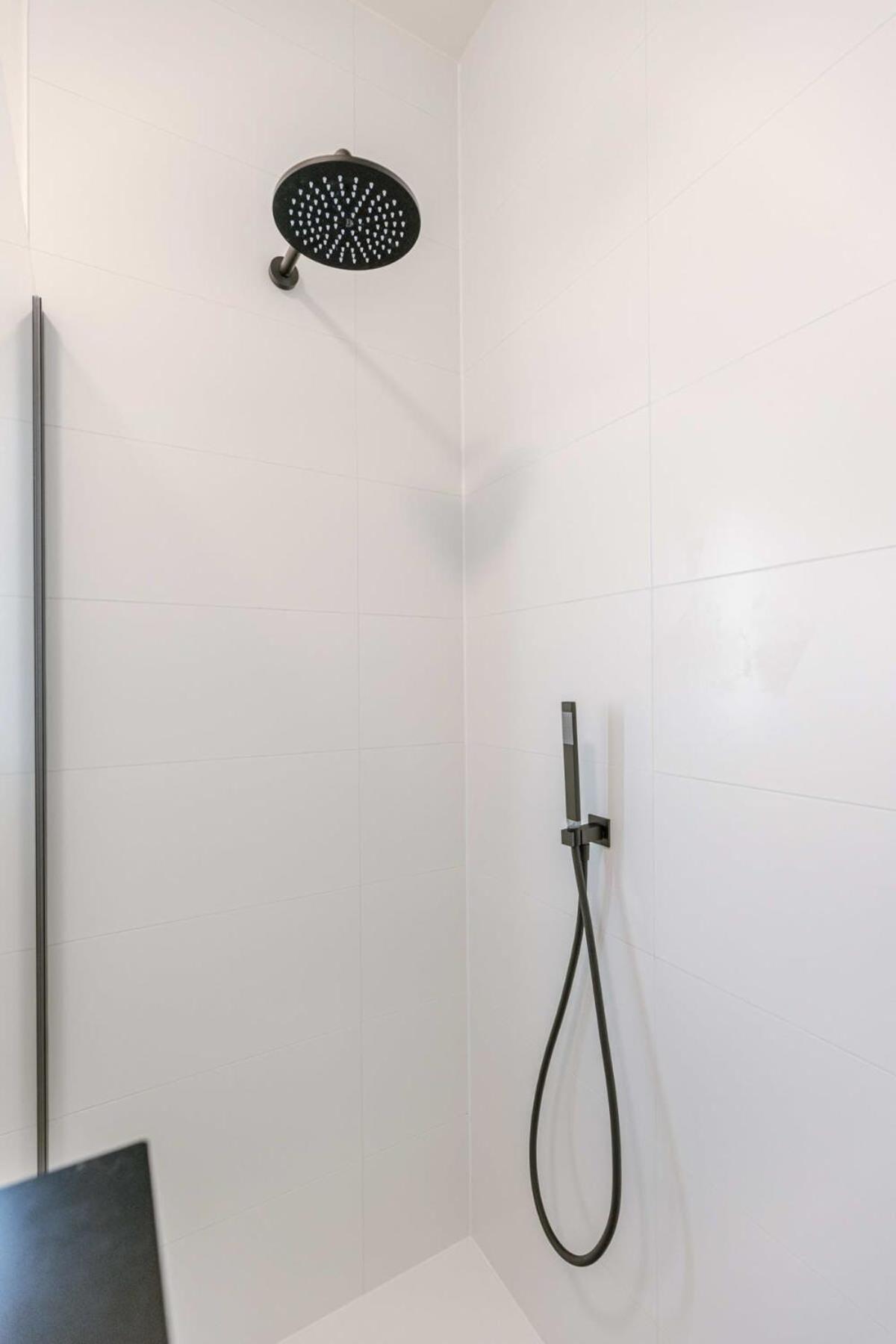 Brand New Pet Friendly With Parking Appartement *